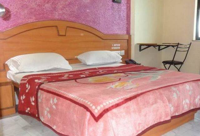 Ellora Palace Lodge, Pune 4